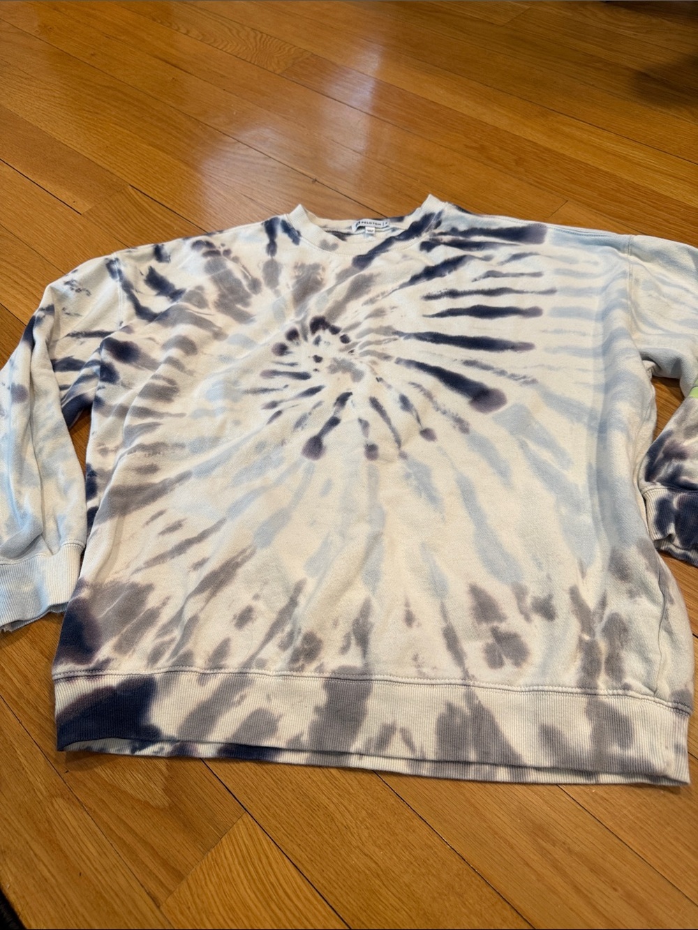 Peloton women’s dye sweatshirt size small .